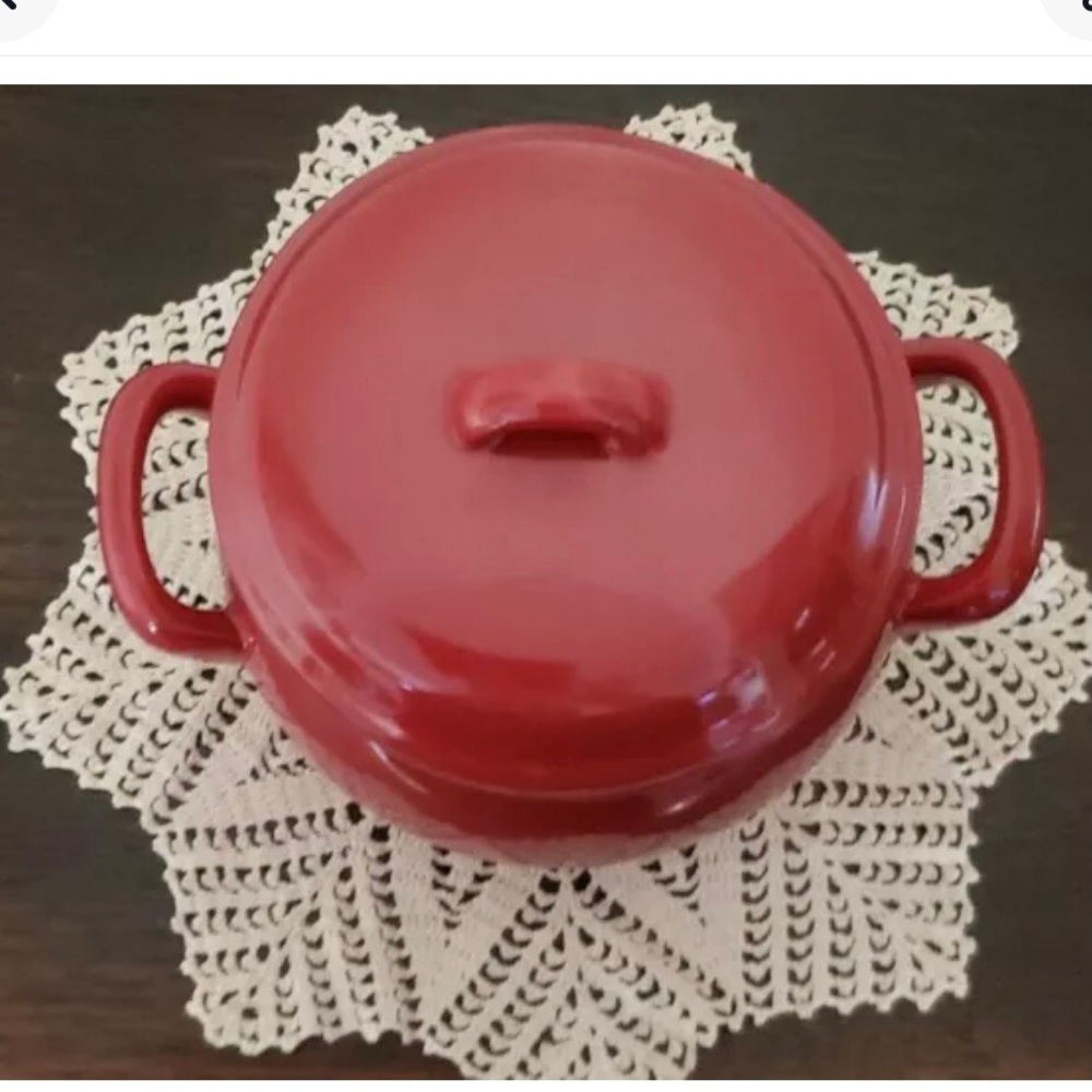 Oneida Kitchen Ceramic Crock Pot Red/White Lid